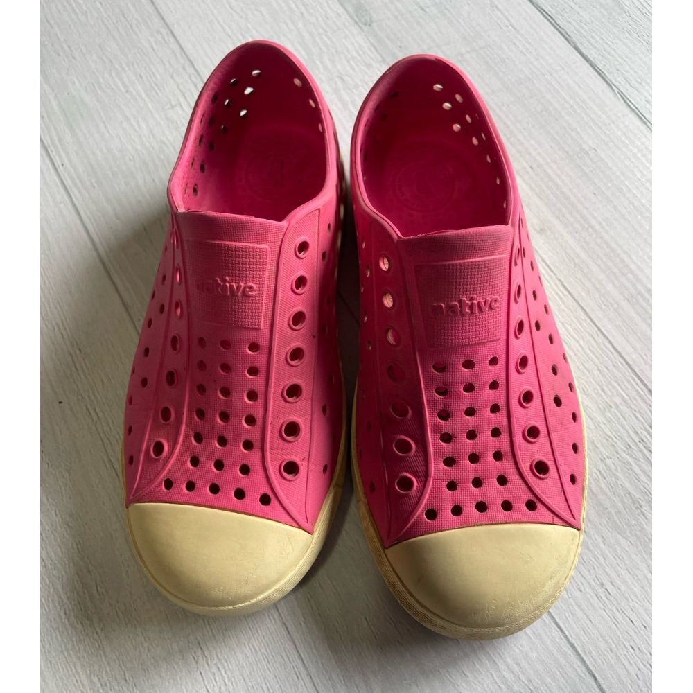 Native‎ shoes pink size 12